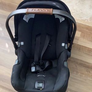Nuna PIPARX Infant Car seat and Base.